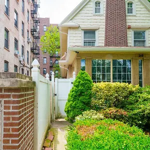 Newly Renovated Beautiful Studio Apt Apartment